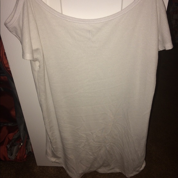 White cold shoulder top - Picture 3 of 4
